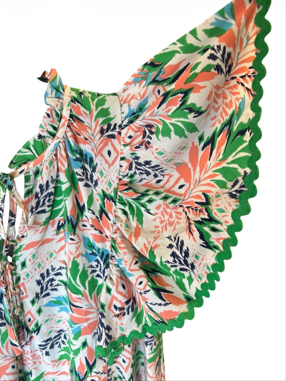 entro Leaf Print V-neck Short Midi Dress - Picture 3 of 9